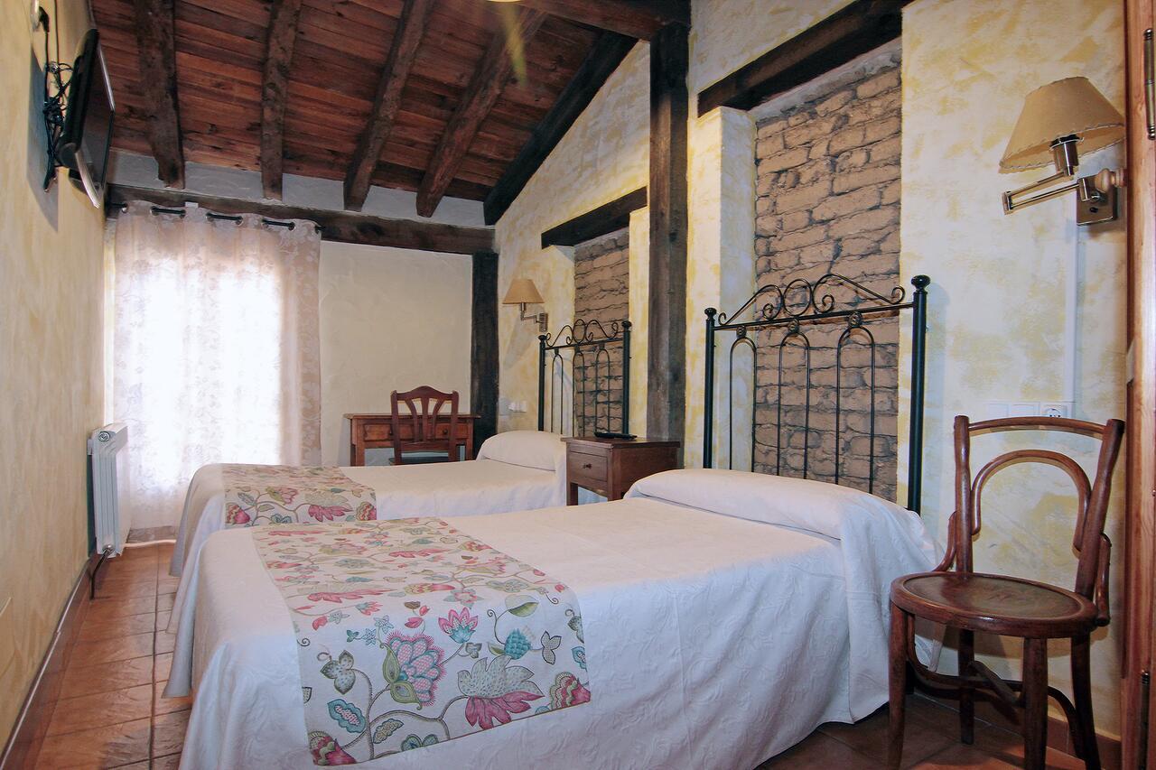 Hotel Rural Los Abuelos Montemayor de Pililla Exterior photo